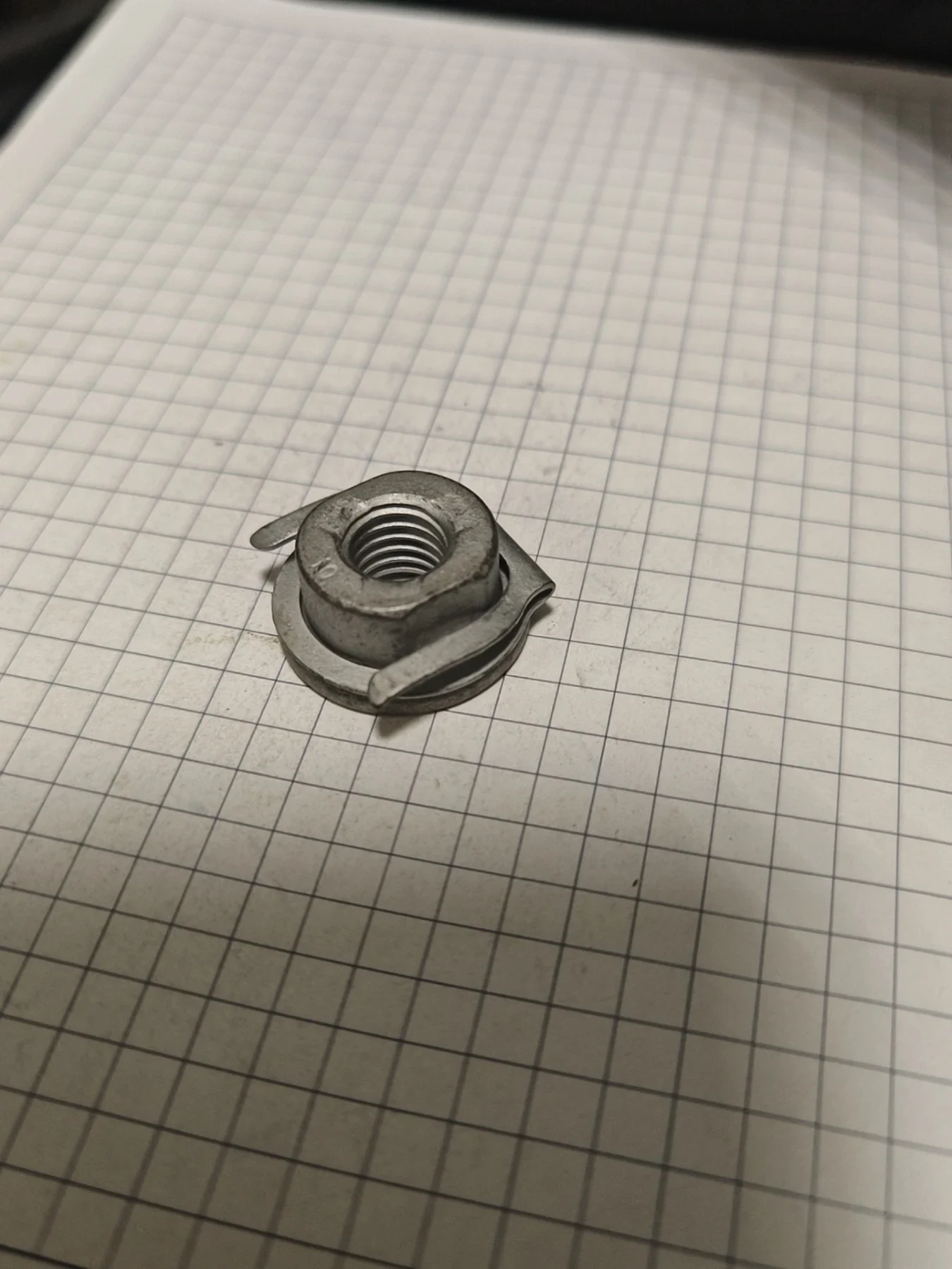 Гайка с пружинным зажимом Фото 1