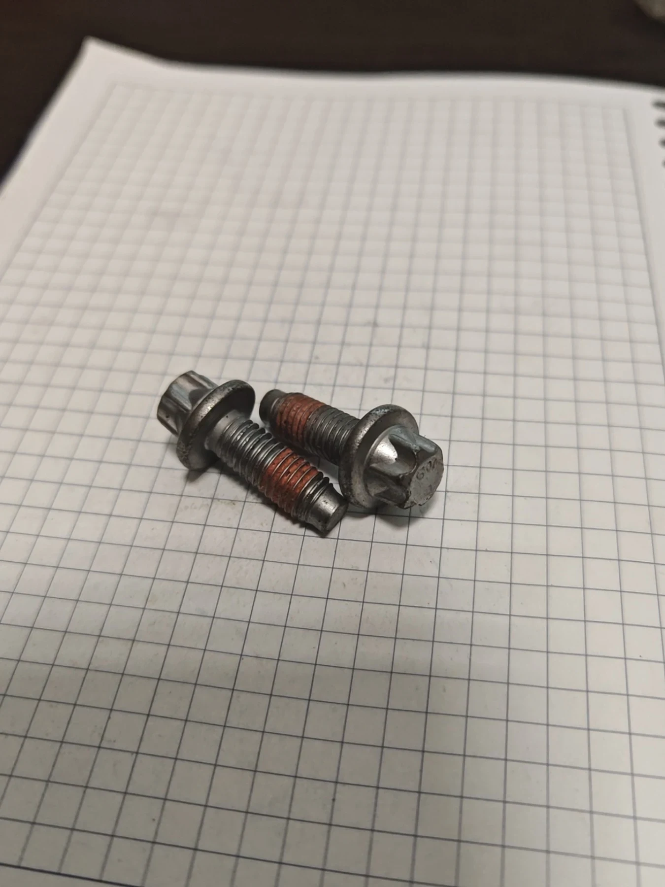 Винт с Loctite