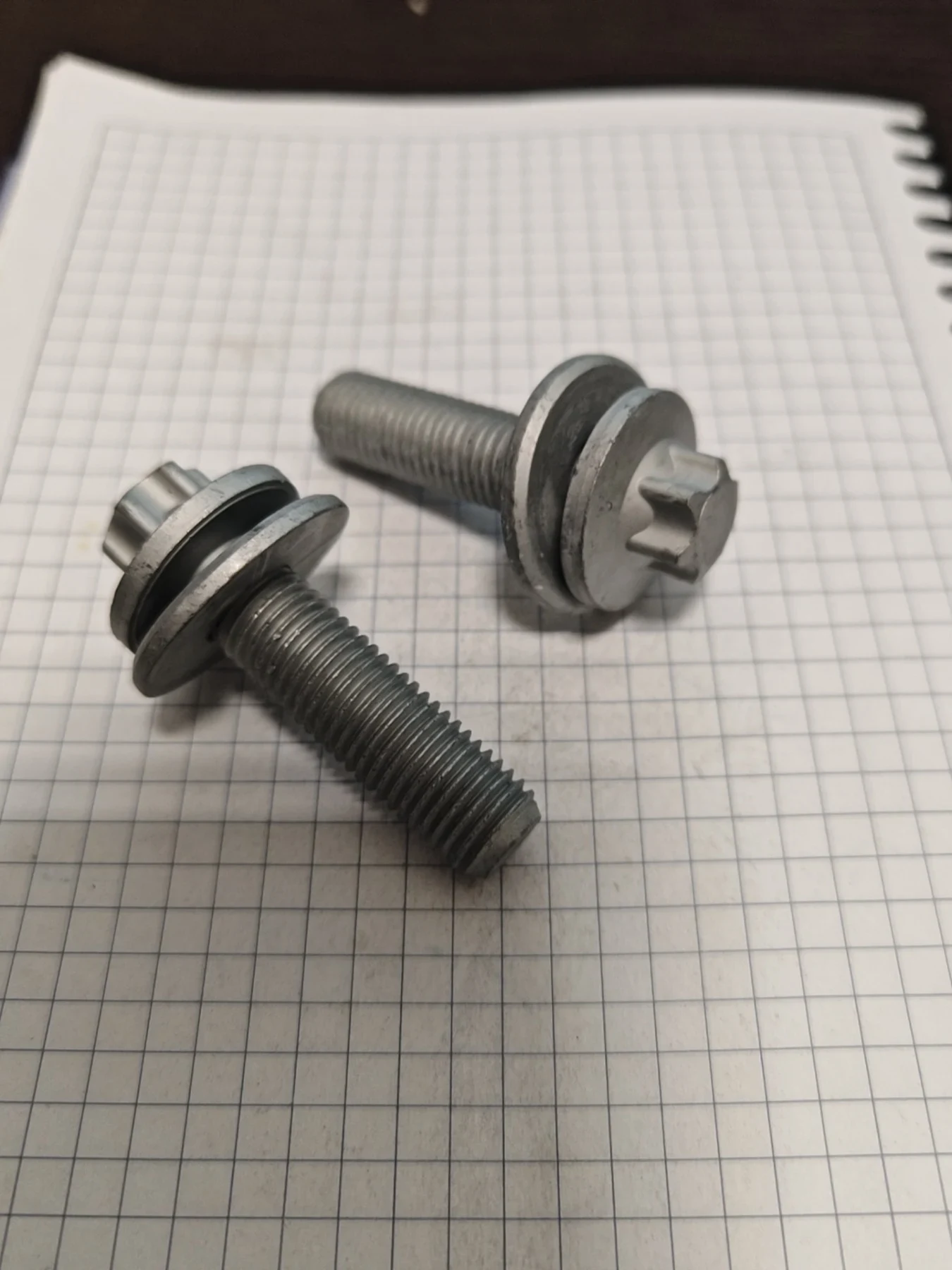 Болт Torx с шайбой